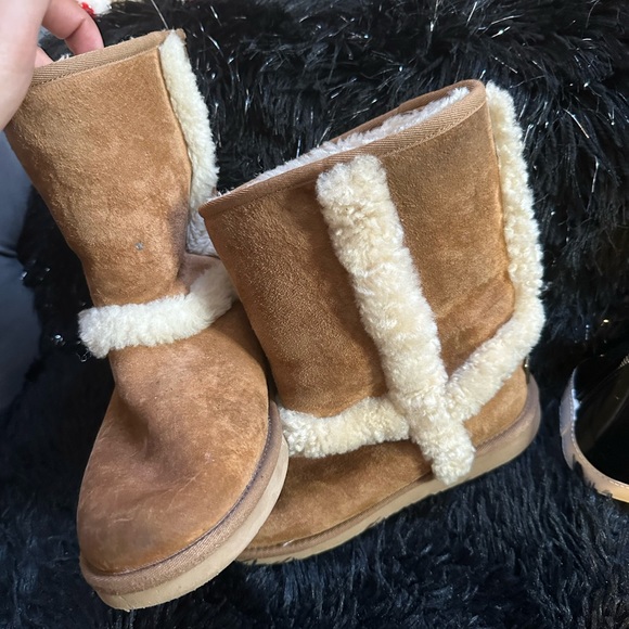 Uggs size 8 - Picture 1 of 5